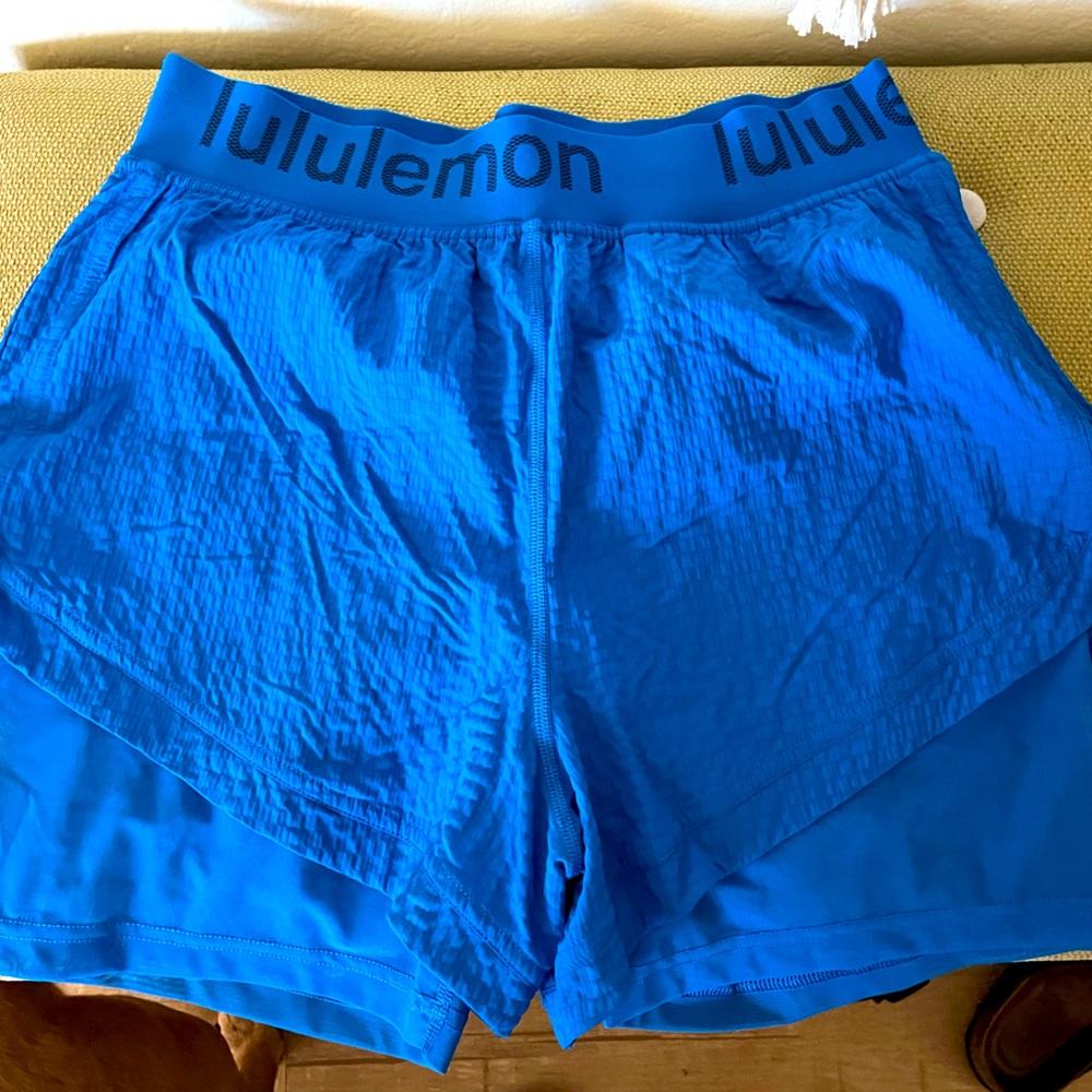 Lululemon Logo Waistband HR Train Short